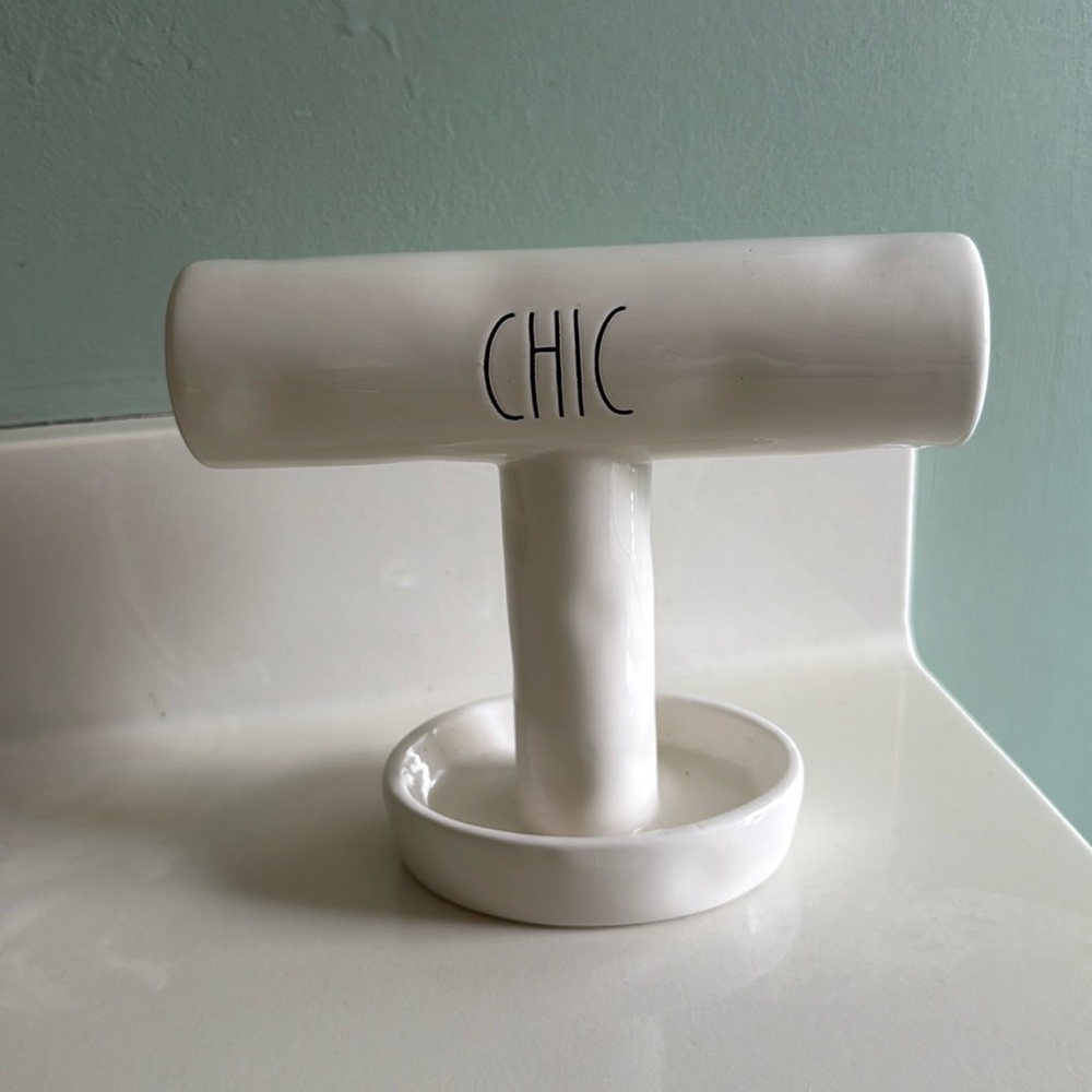 Ceramic jewelry holder